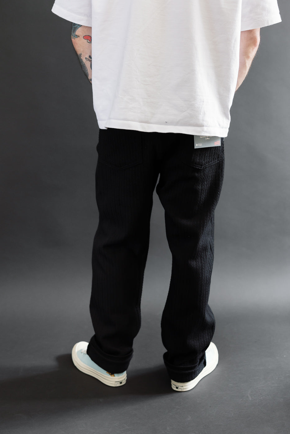 Back view of male model, 5'9