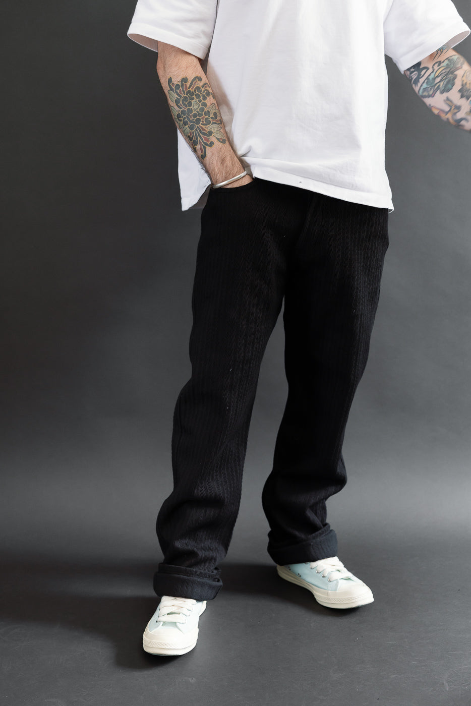 Full body side view of male model, 5'9