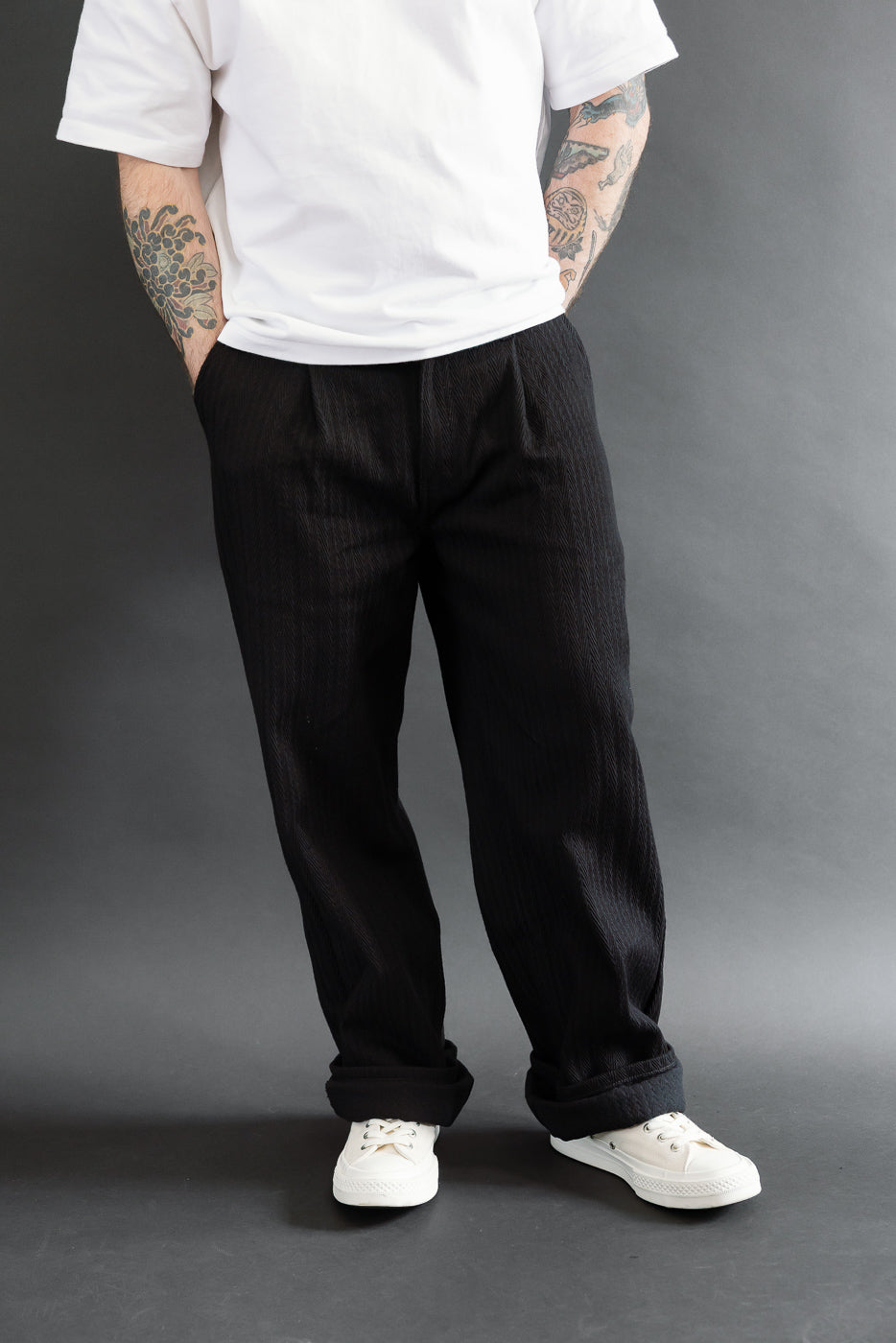 Full body front view of male model (5'9