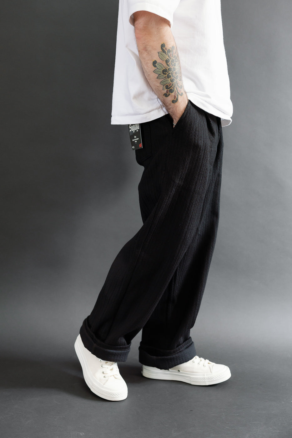 Full body side view of male model (5'9