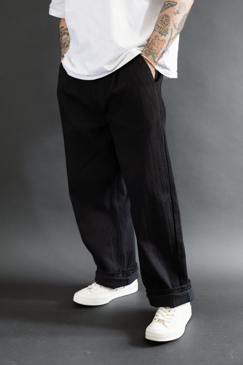 Full body front view of a male model, 5'9