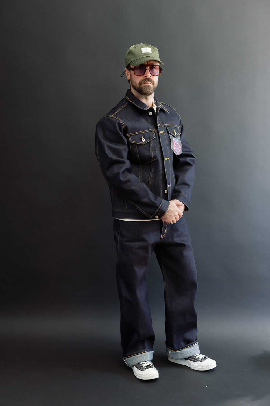 Full body front view: male model, 5'9