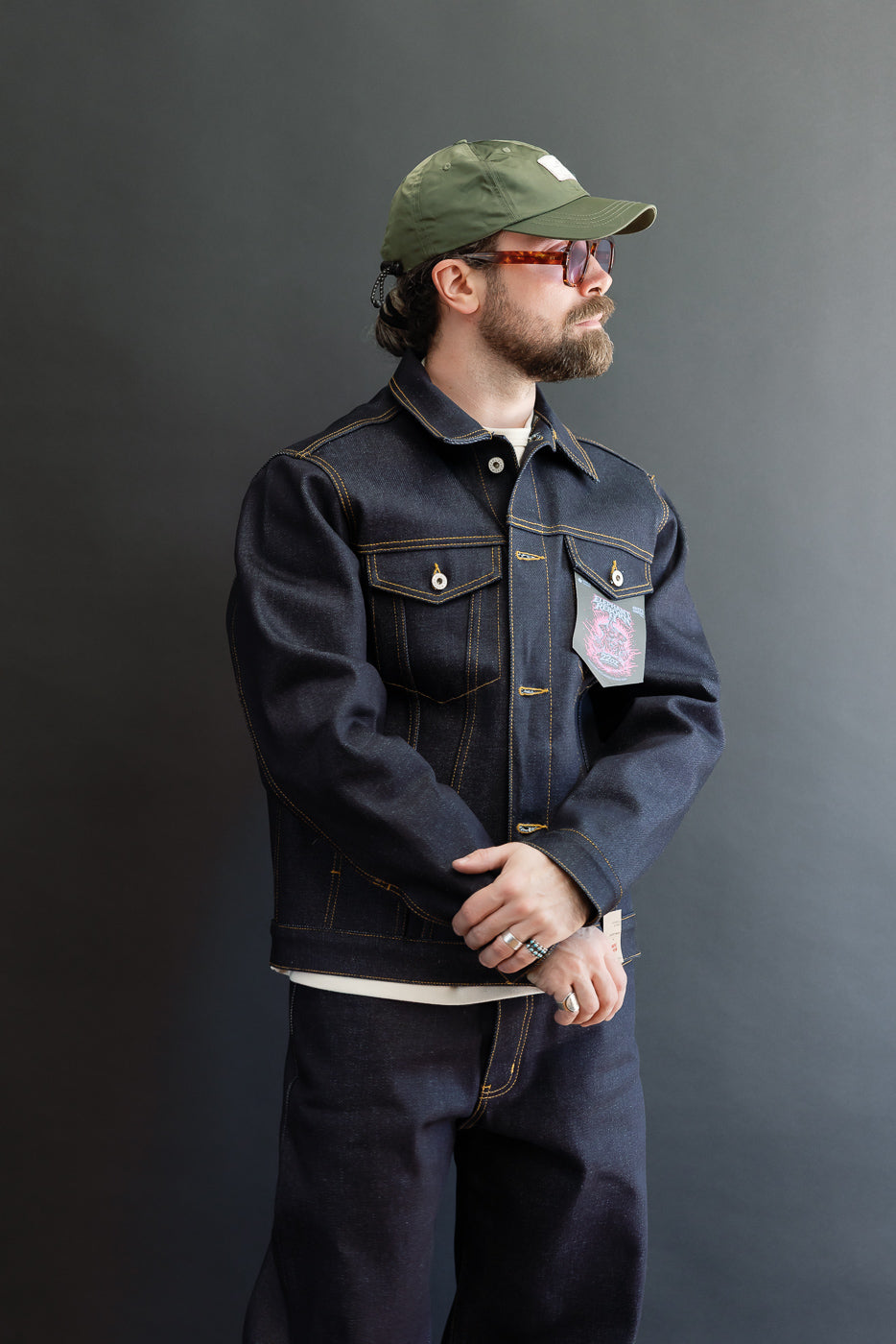 Front view of a male model, 5'9