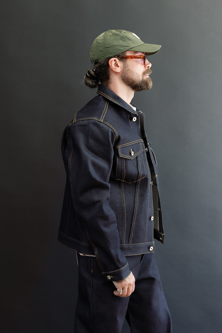 Side view of male model (5'9