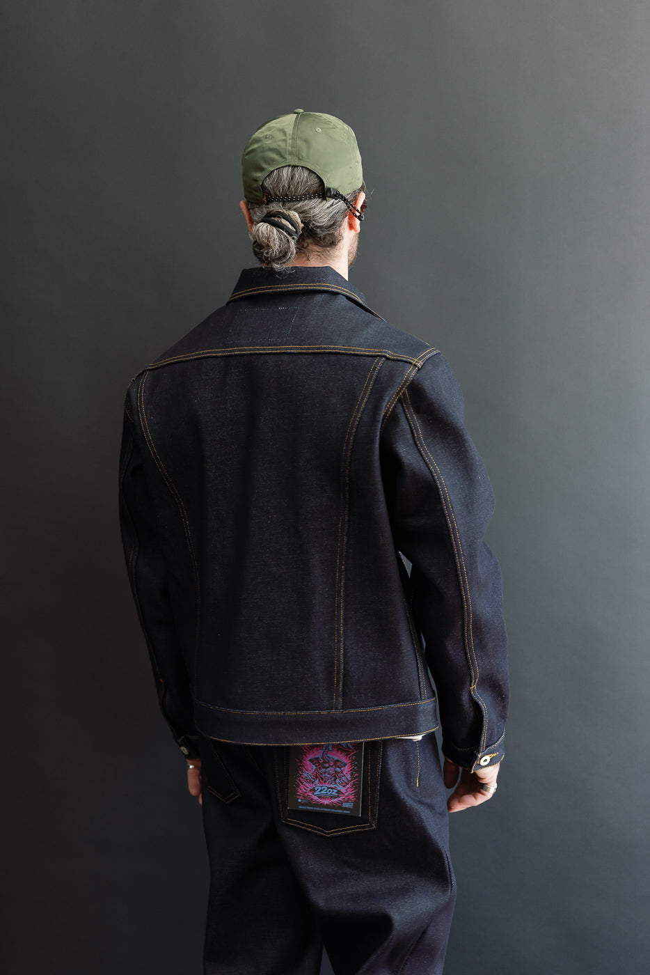 Back view of a male model, 5'9