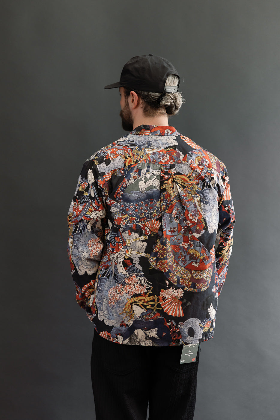 Back view of male model, 5'9