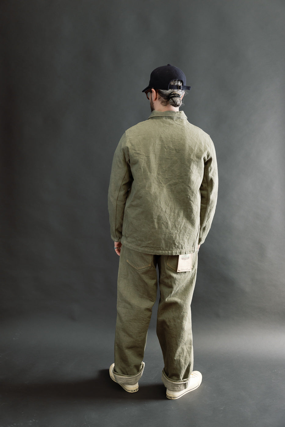 Full body back view of male model, 5'9