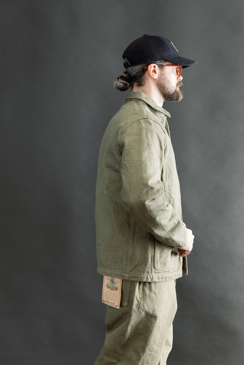 Side view, male model 5'9