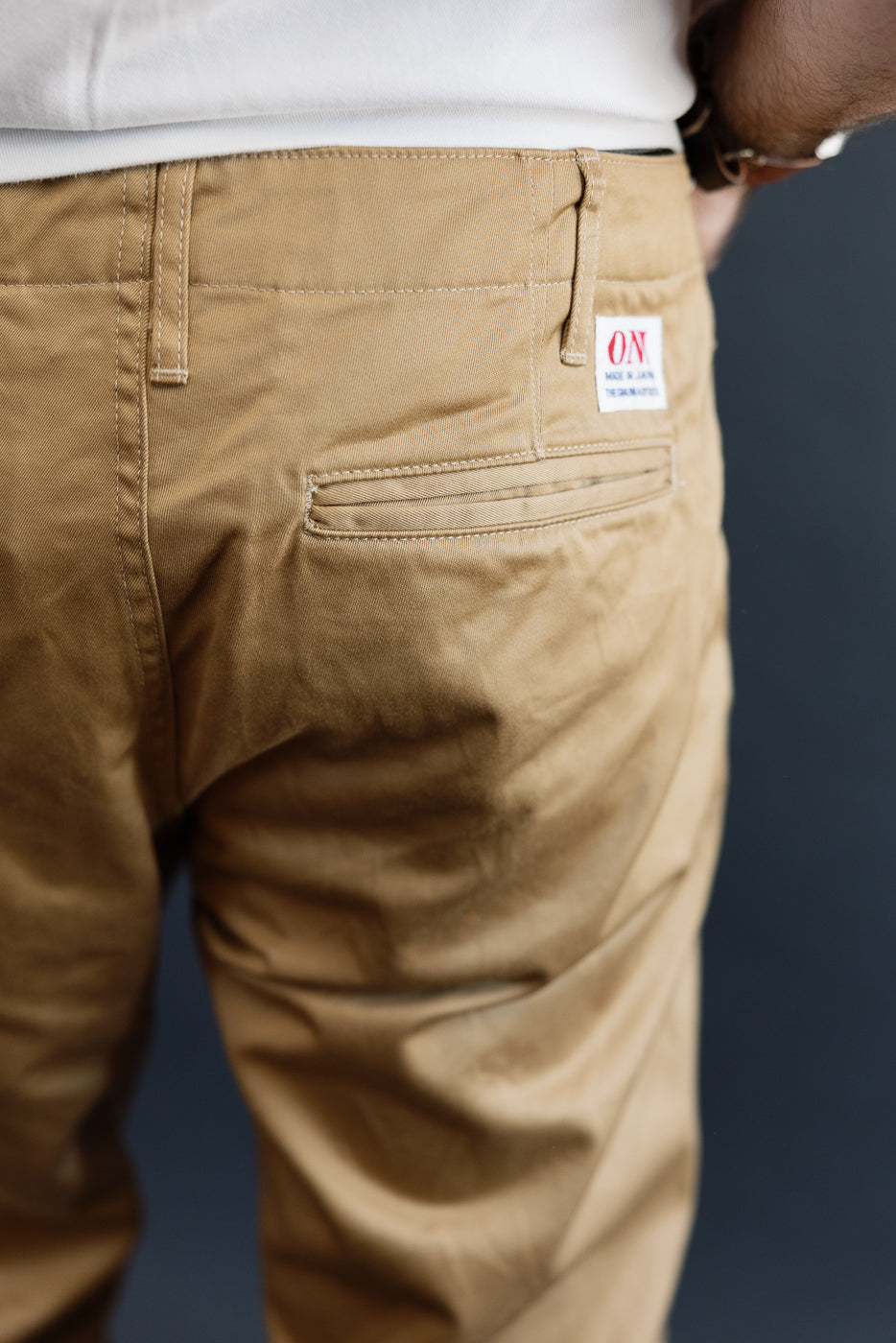 Close-up back view of male model (5'9