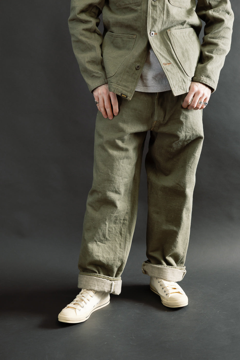 Front view, mid-length shot of male model 5'9