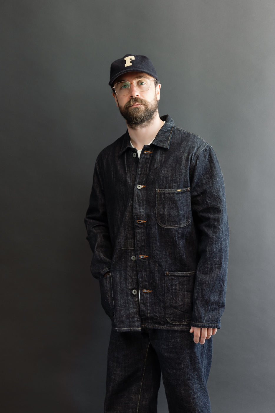 Full-body front view of male model, 5'9