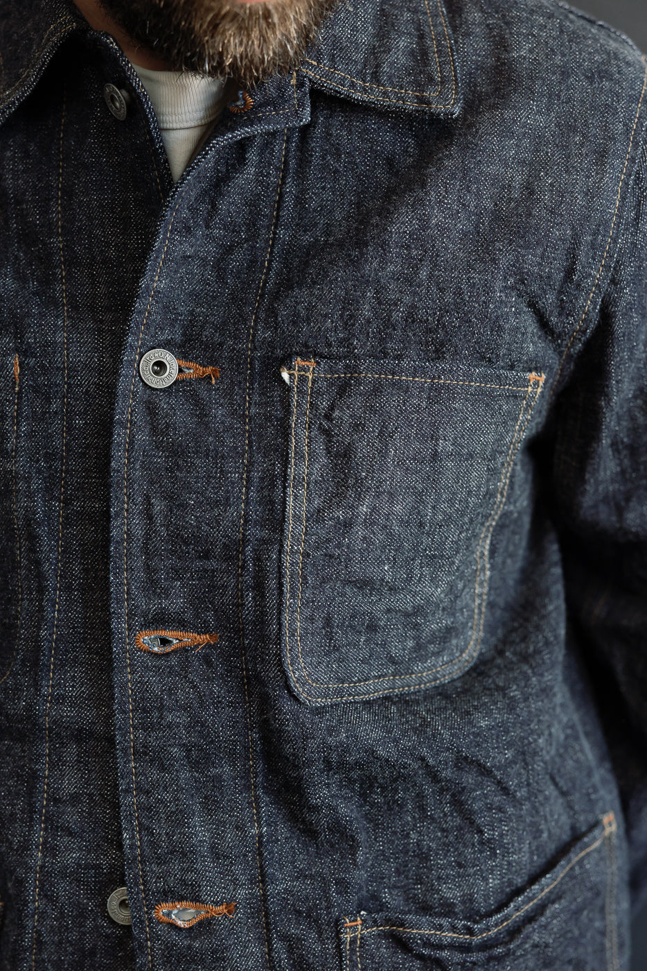 Close-up front view of male model (5'9