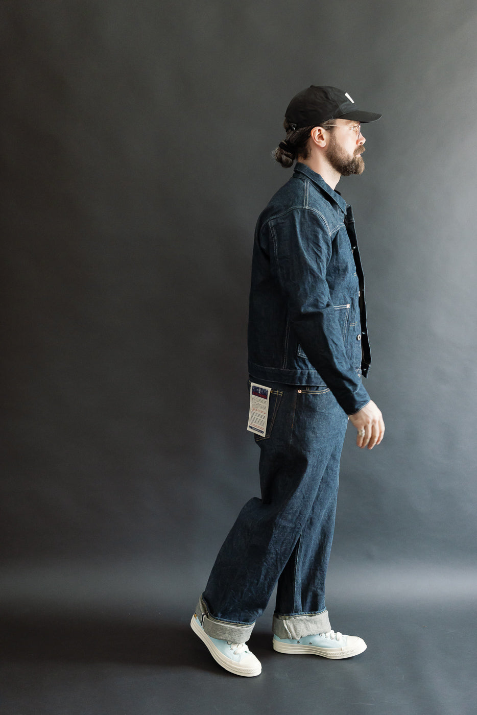 Full body side view of male model, 5'9