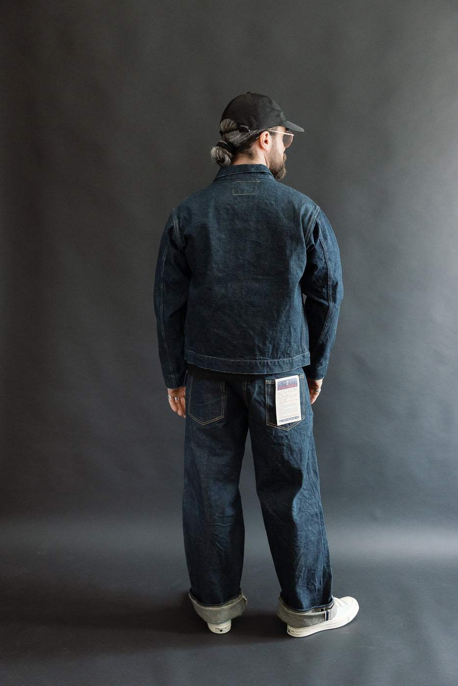 Full body back view of male model, 5'9