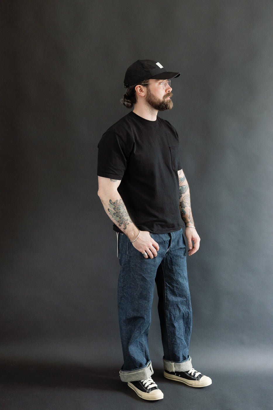 Full body side view of male model, 5'9