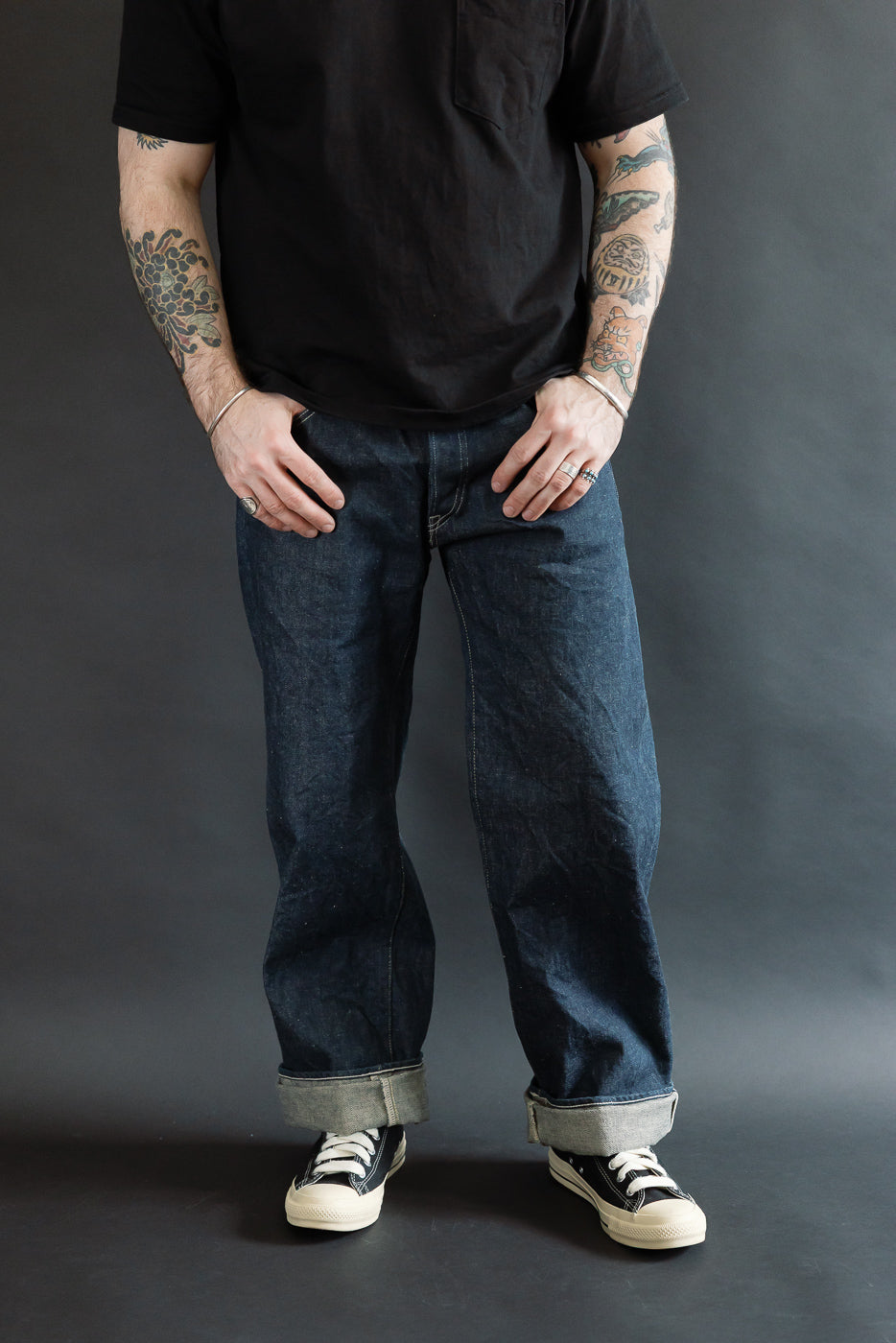 Front view, male model 5'9