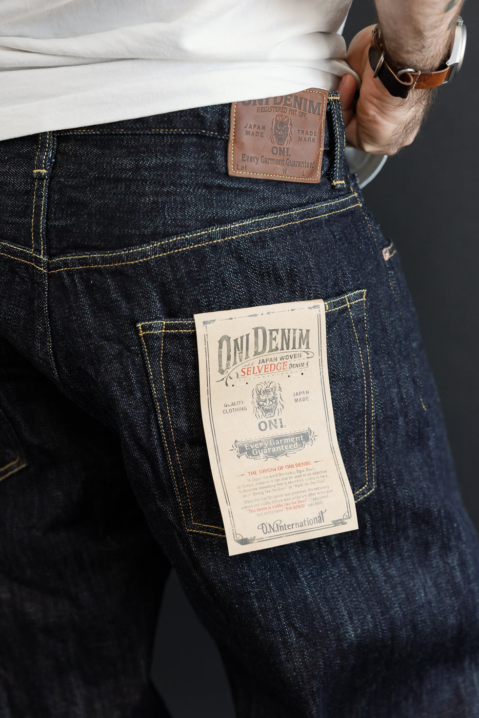 Close-up back view of male model (5'9