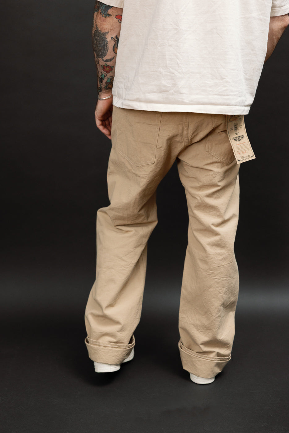 Back view of male model, 5'9