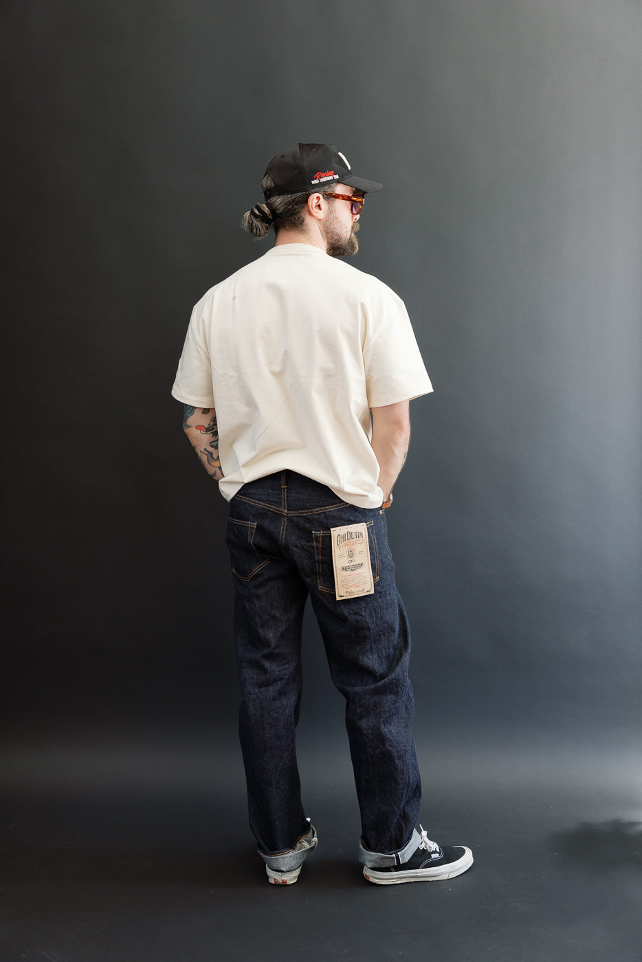 Back view of a male model, 5'9