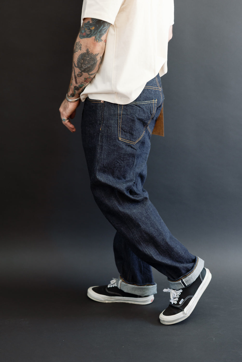 Full body rear view of a 5'9