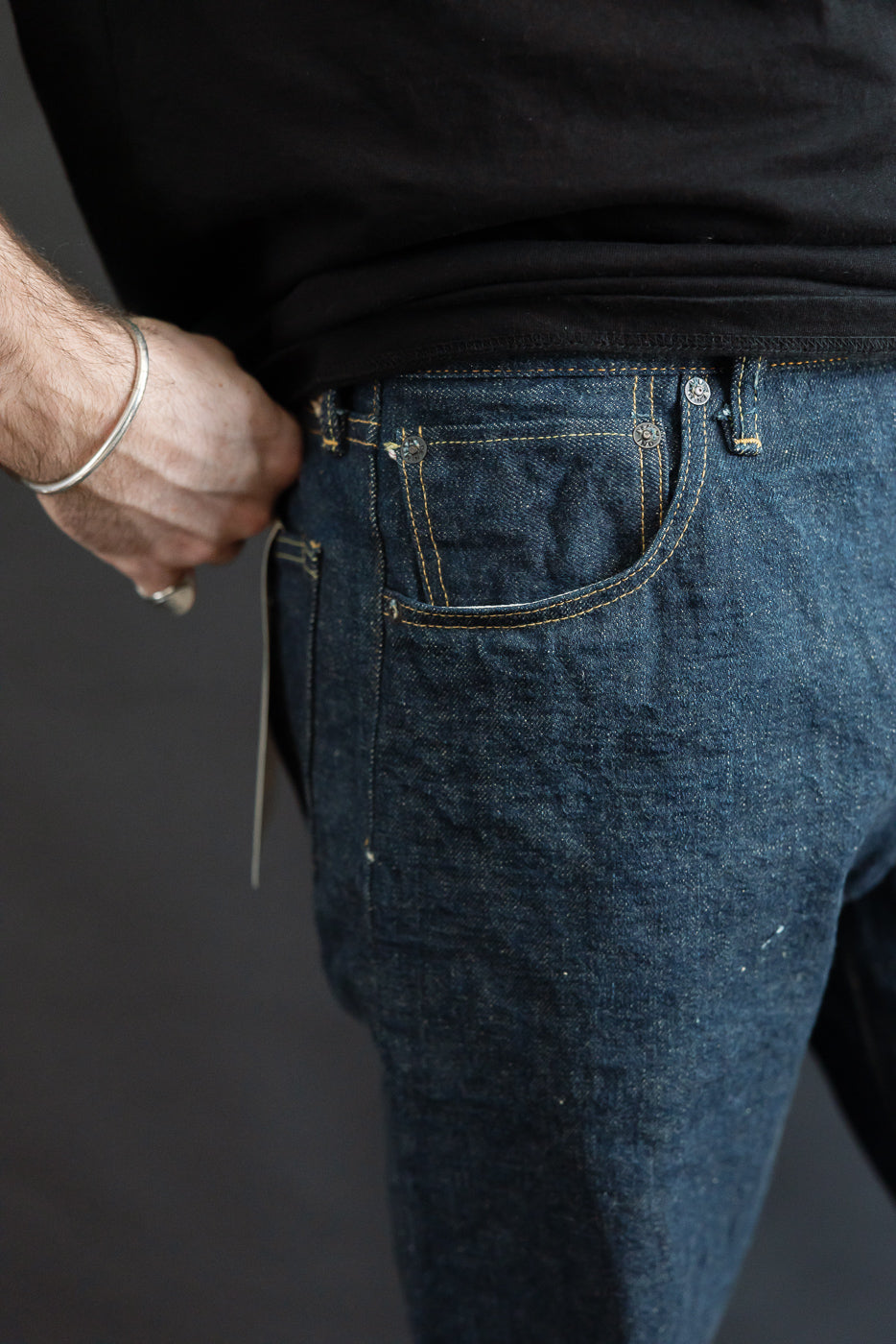 Close-up side view of male model, 5'9