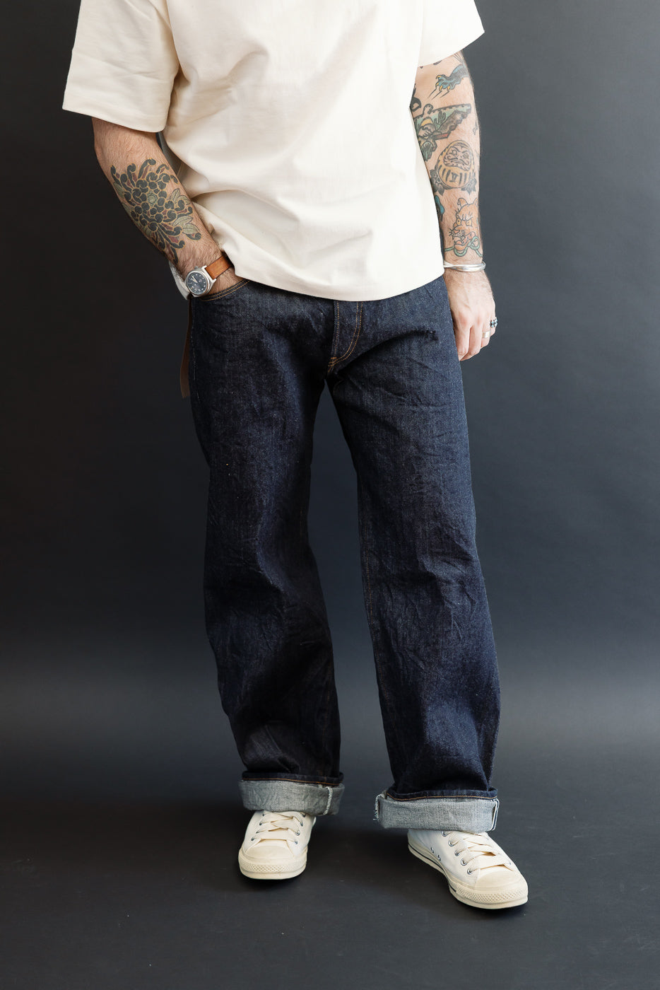 Full body front view of a male model, 5'9