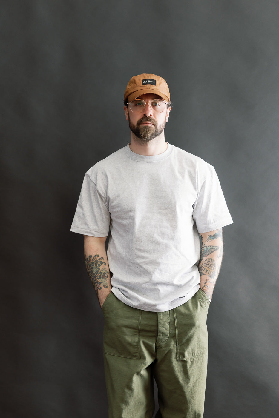 Front view, male model 5'9