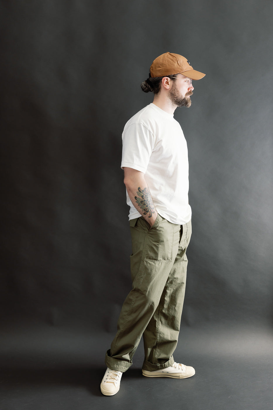 Full body side view of male model, 5'9