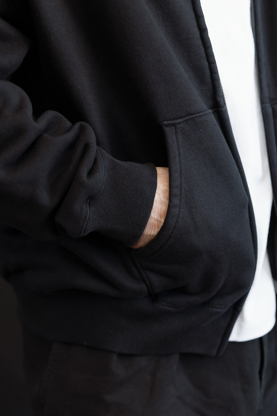 Close-up of a male model (5'9