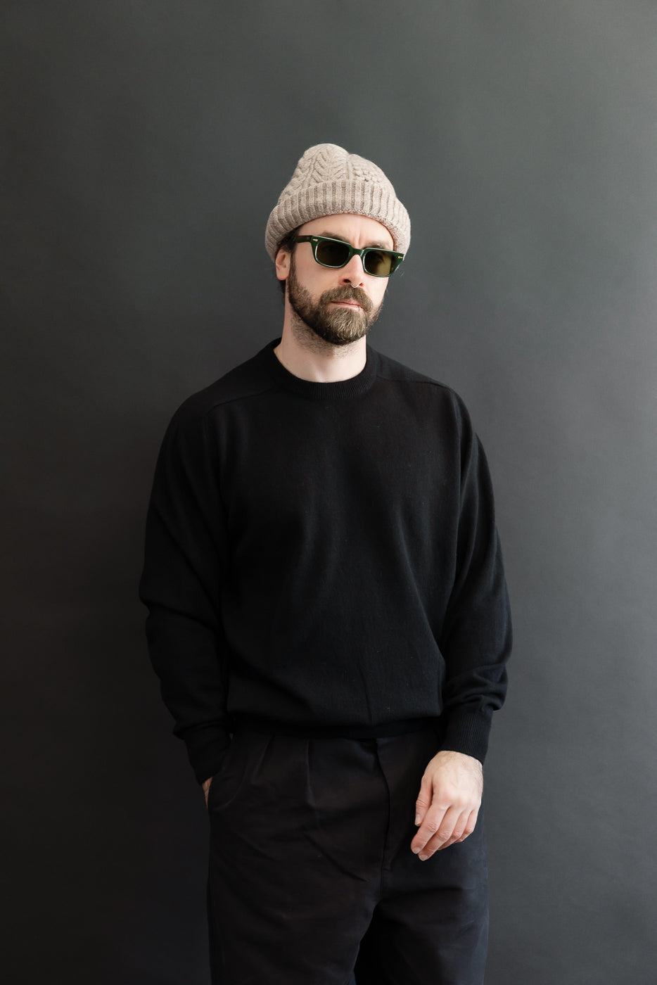 Front view of male model, 5'9