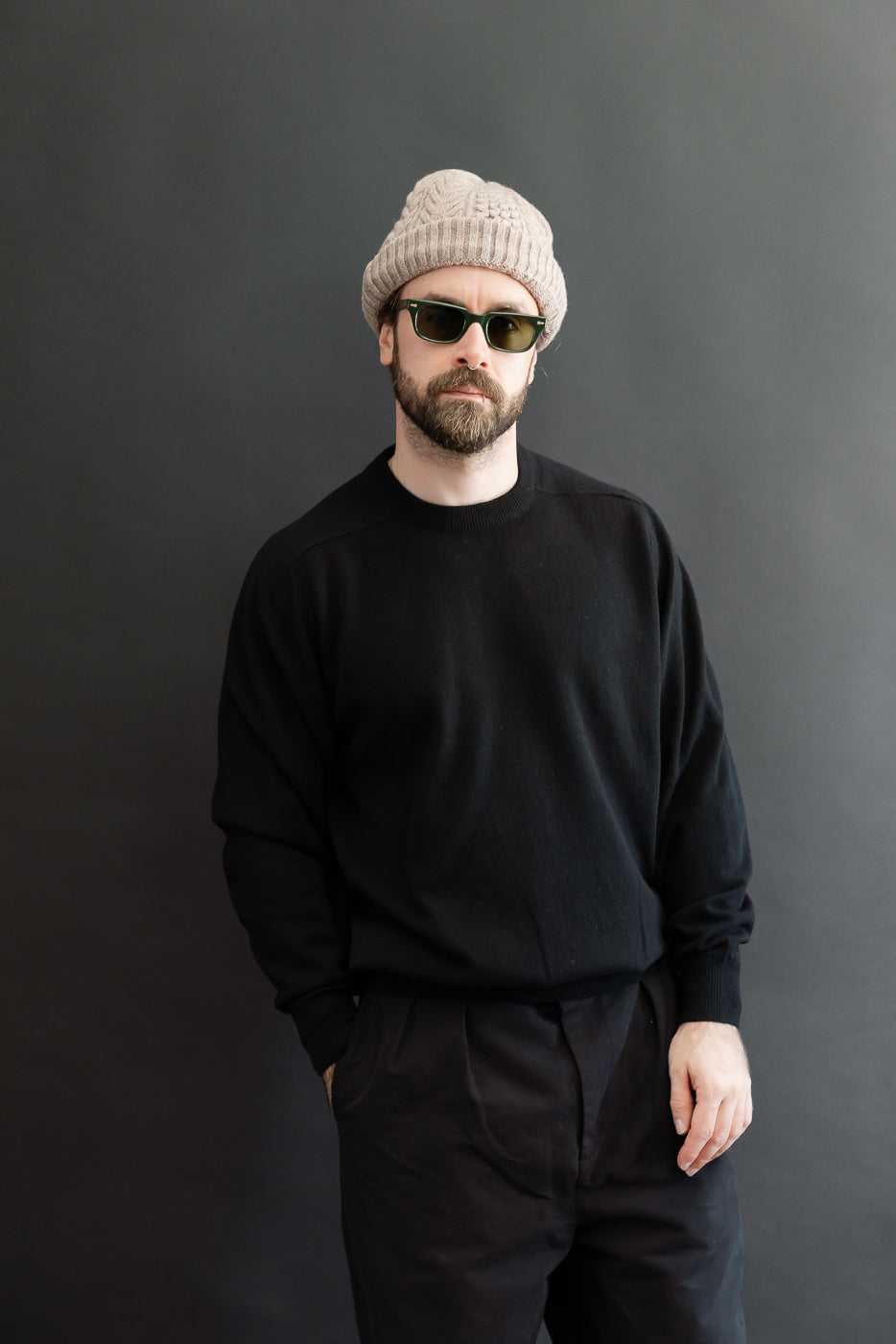 Front view of a male model, 5'9