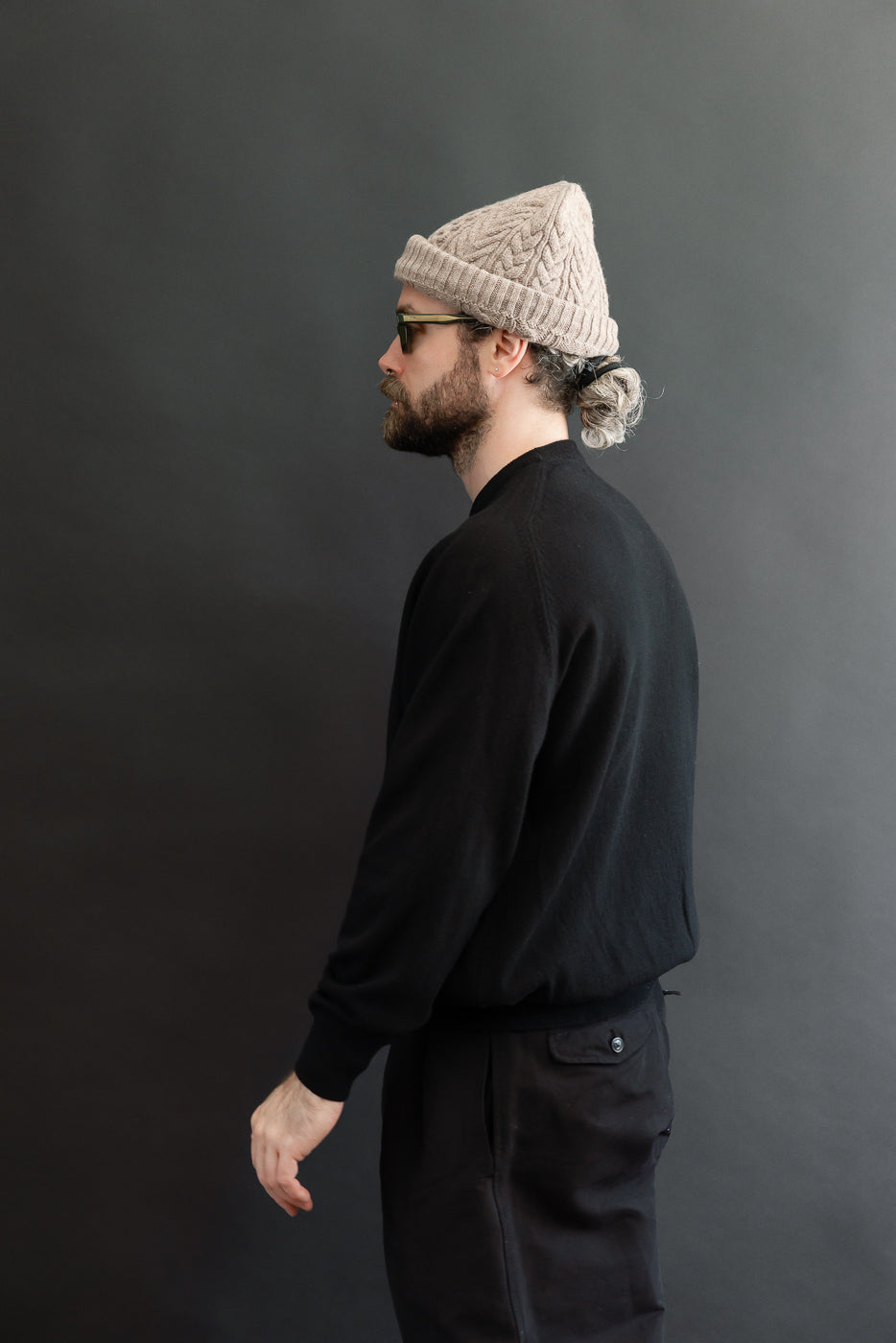 Side profile of a male model, 5'9