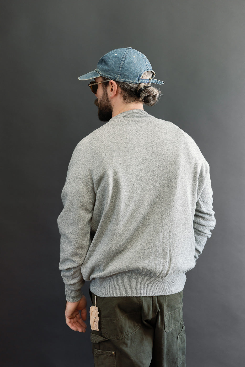 Back view of male model, 5'9