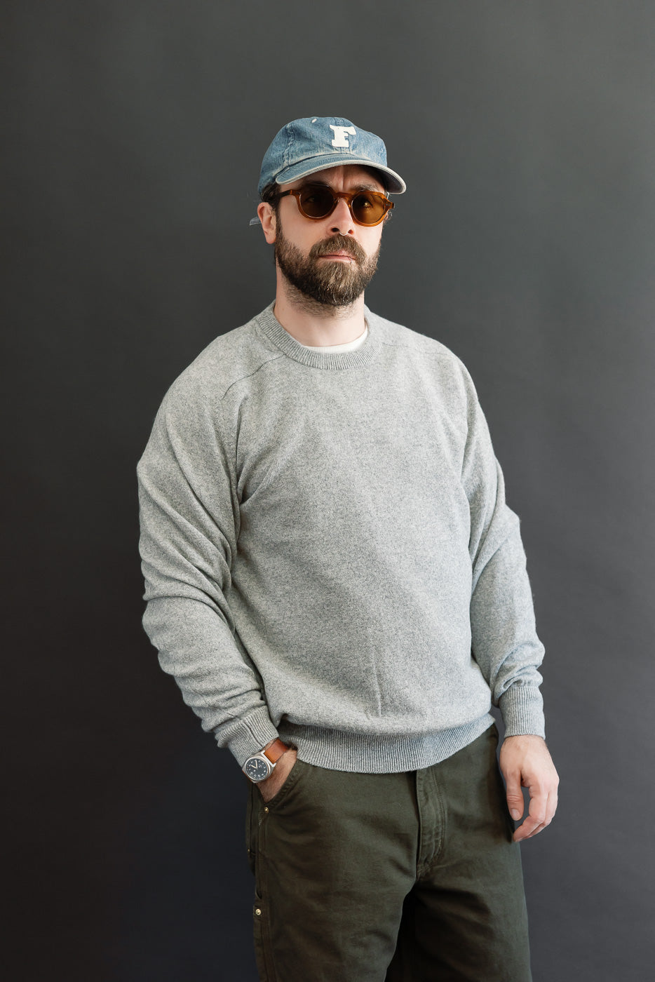Full body front view: male model, 5'9