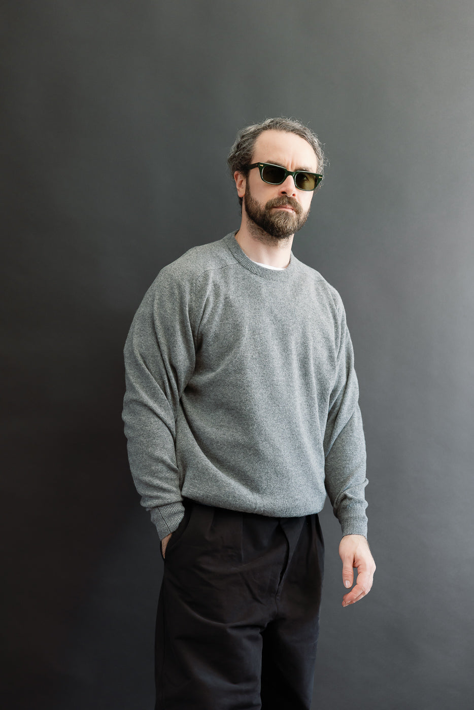 Full body front view: male model, 5'9