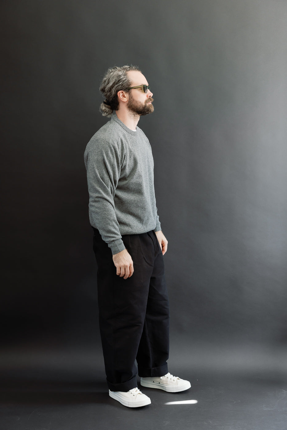 Full body profile view of a male model, 5'9