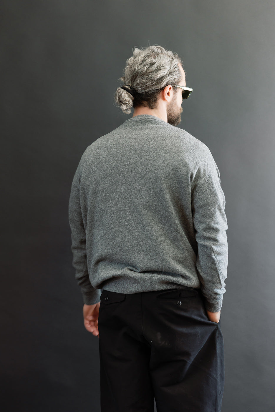 Back view of a male model, 5'9
