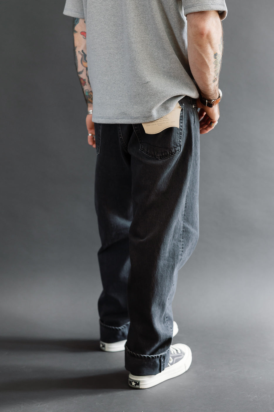 Back view of a male model, 5'9