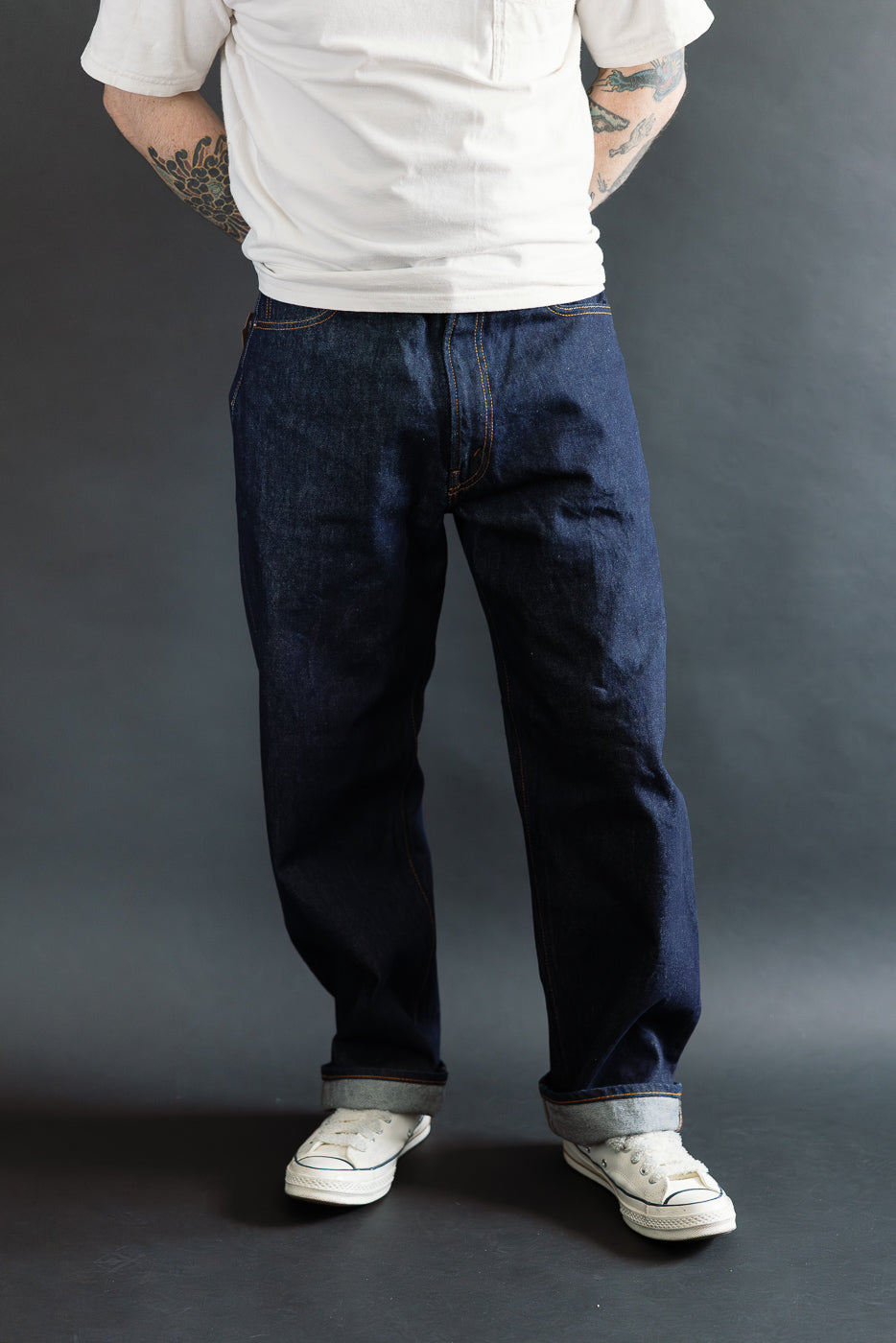 Front view, male model 5'9