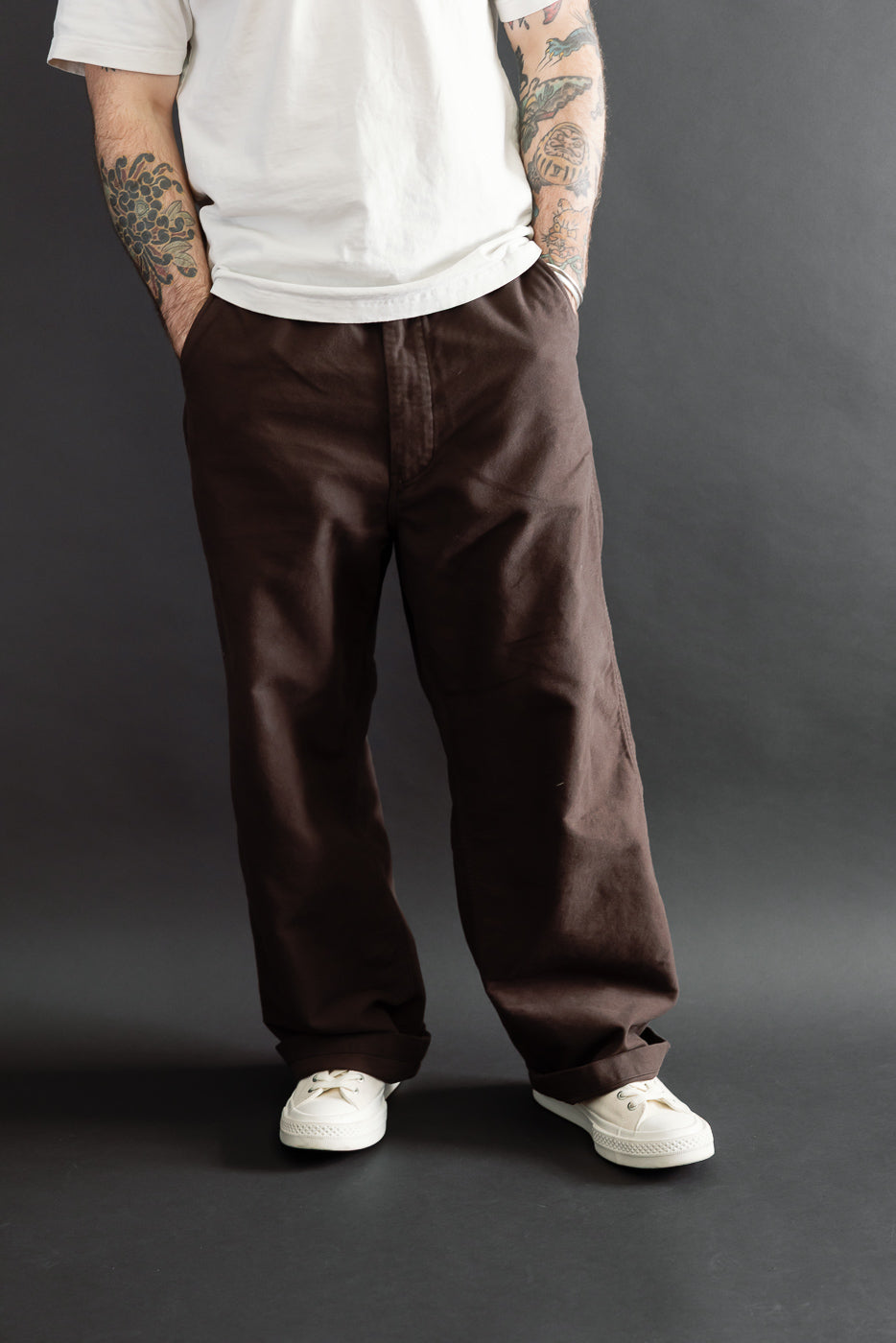Full body front view of a male model (5'9