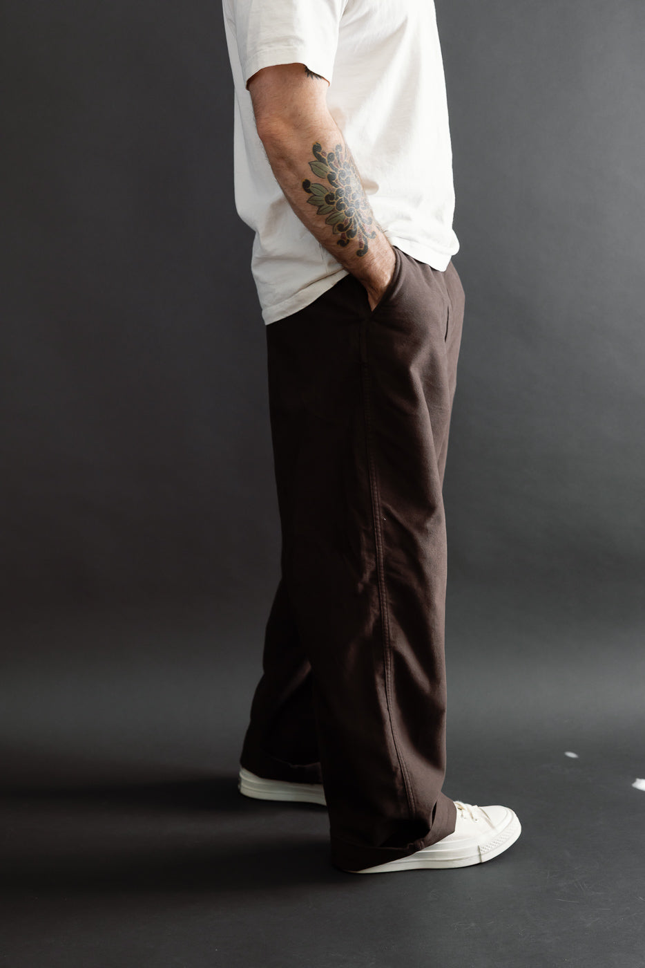 Full body side view of a male model, 5'9