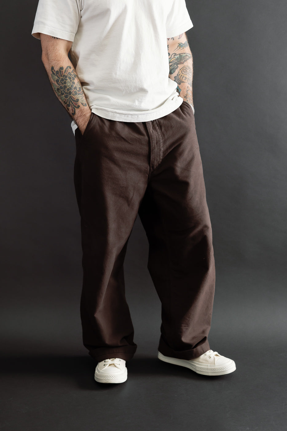 Full body front view of a male model, 5'9