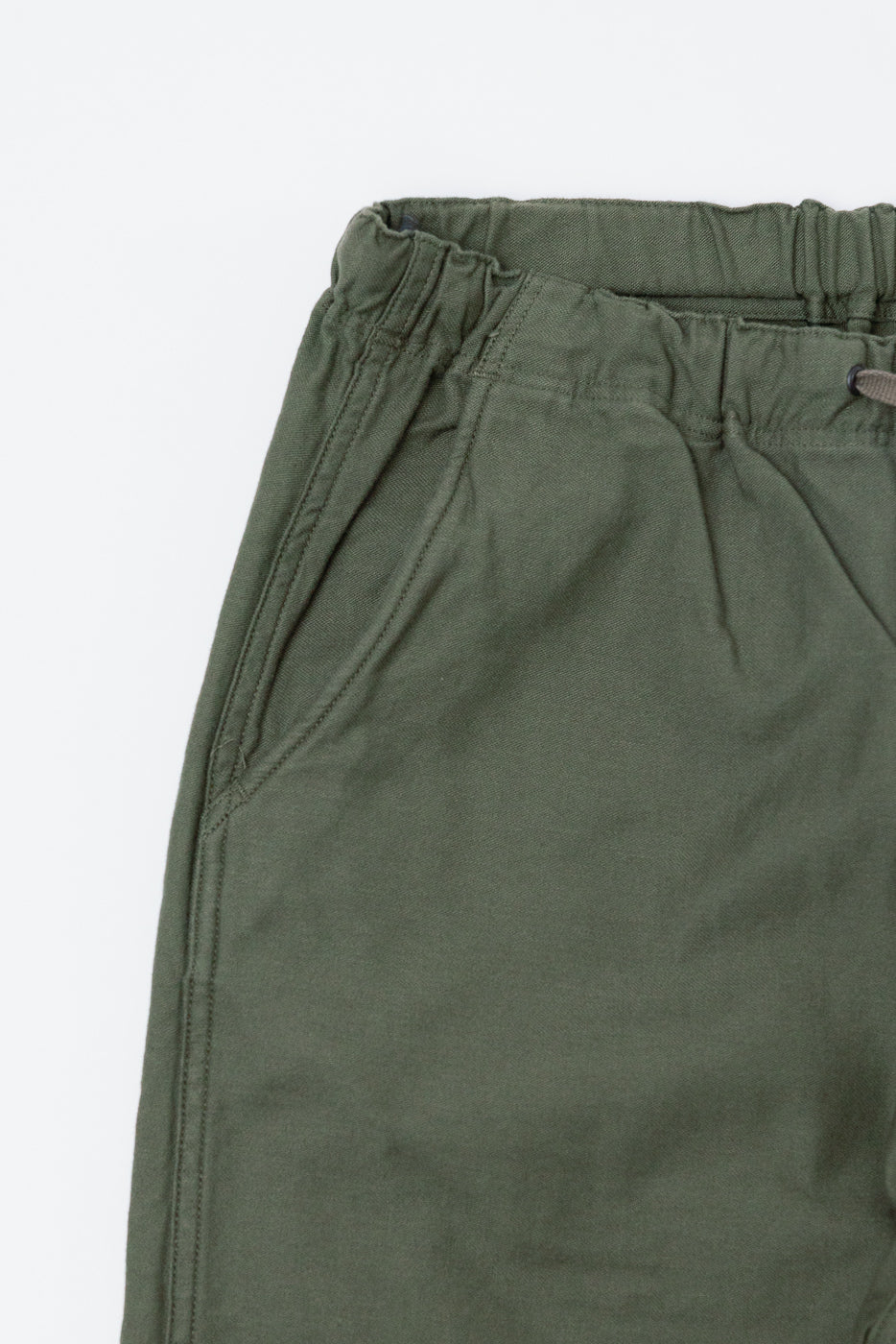 Close-up of orslow New Yorker pants in dark olive, front waist and pocket detail, Dant