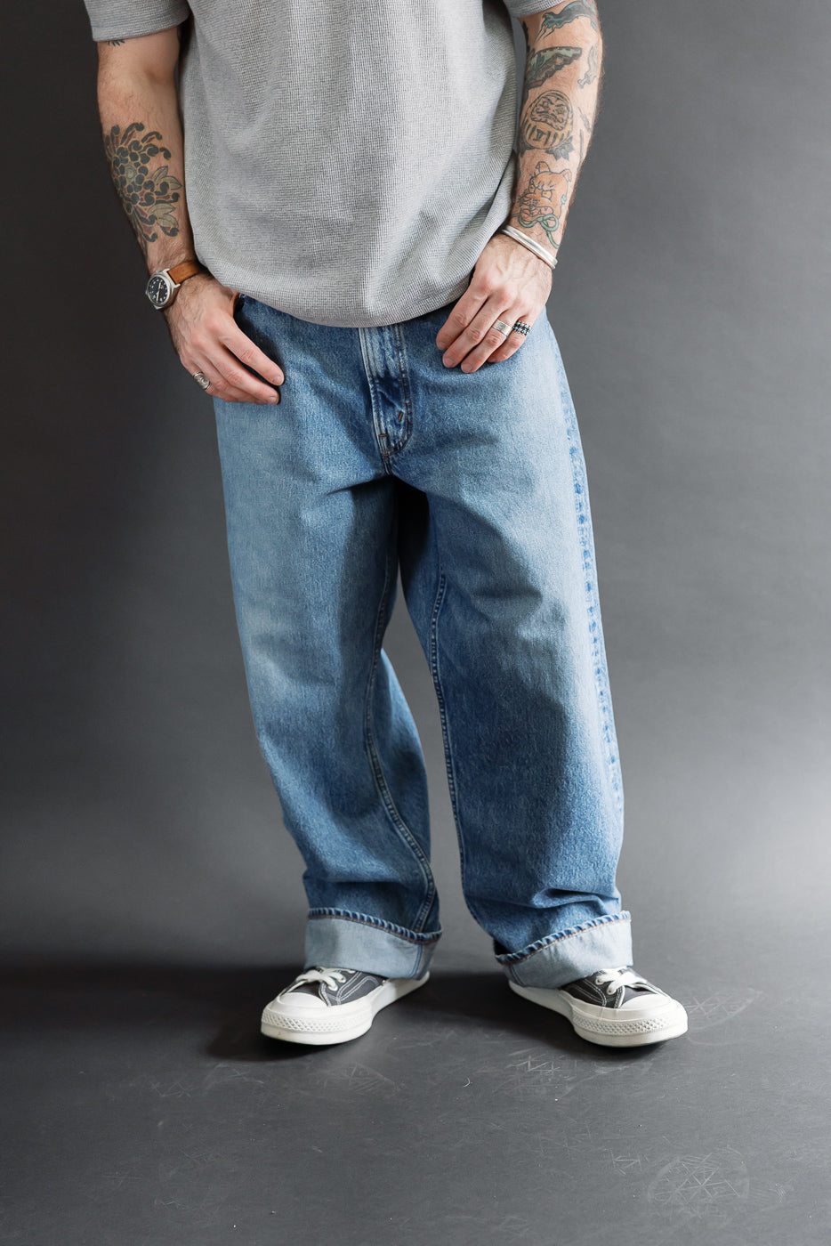 Full body front view of a male model, 5'9