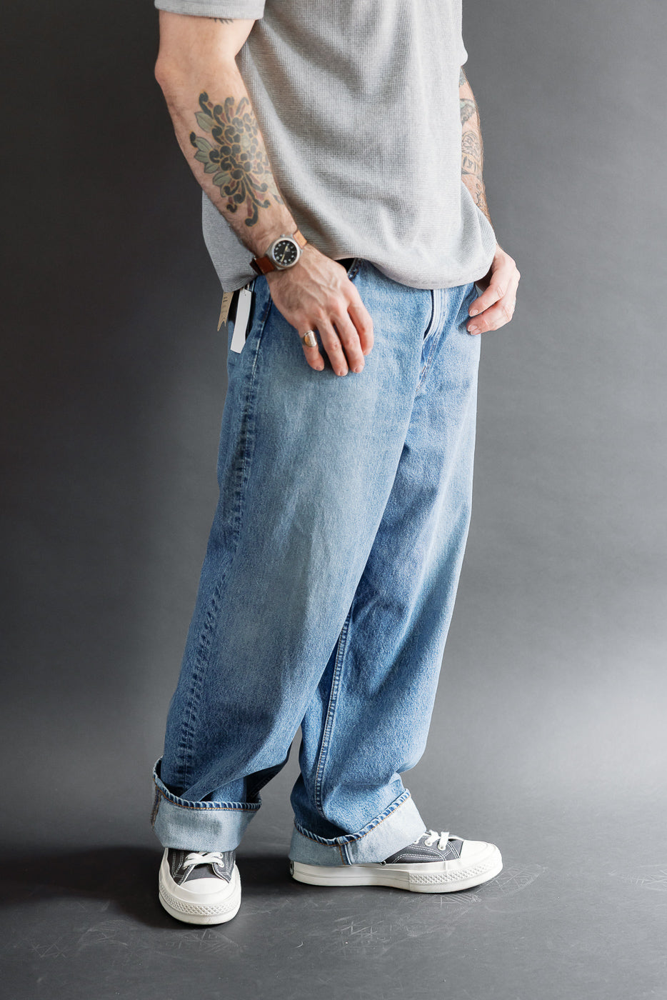 Full body, side view of a male model, 5'9