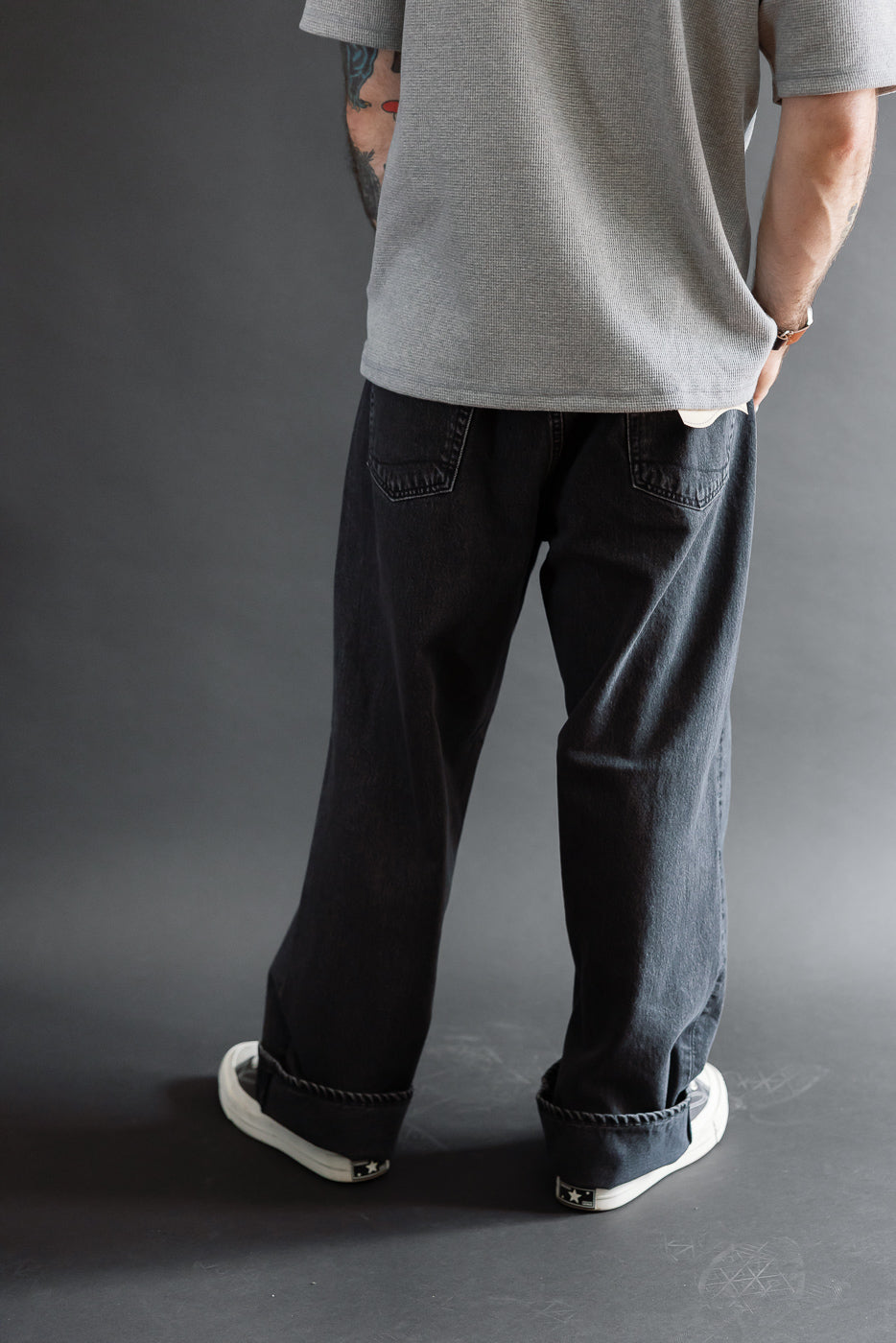 Back view full body of a male model, 5'9