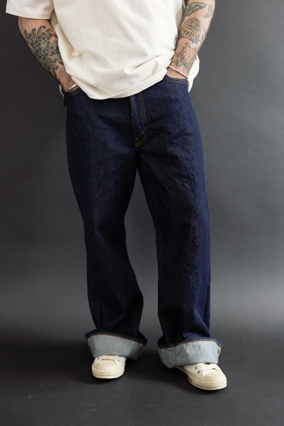 Full body front view of a male model, 5'9