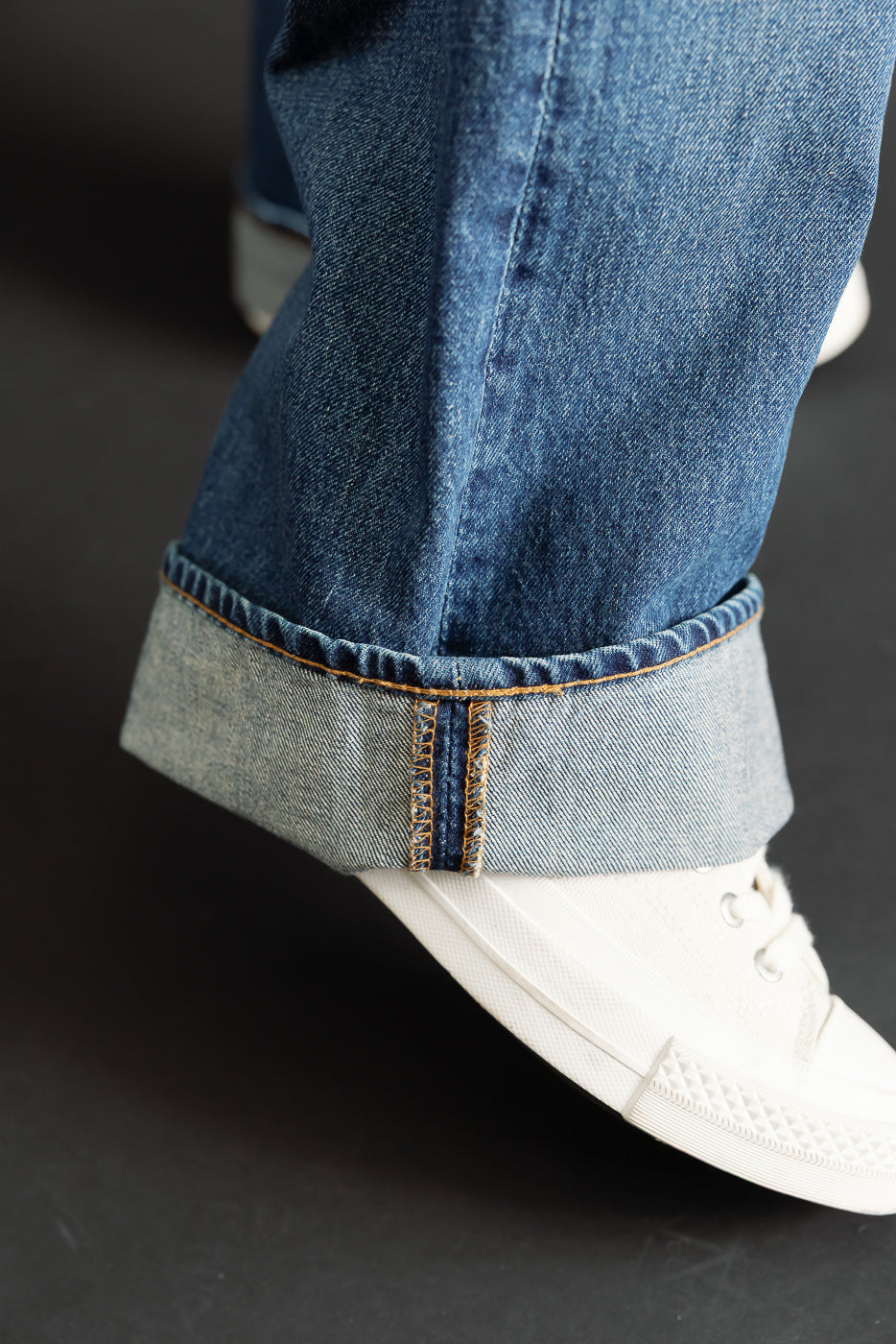 Close-up of a male model (5'9
