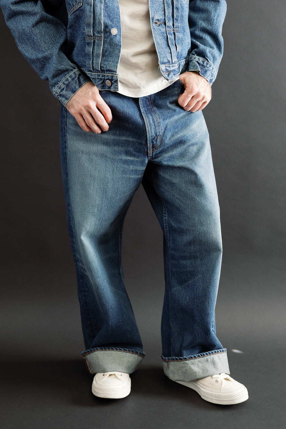 Full body front view of male model, 5'9