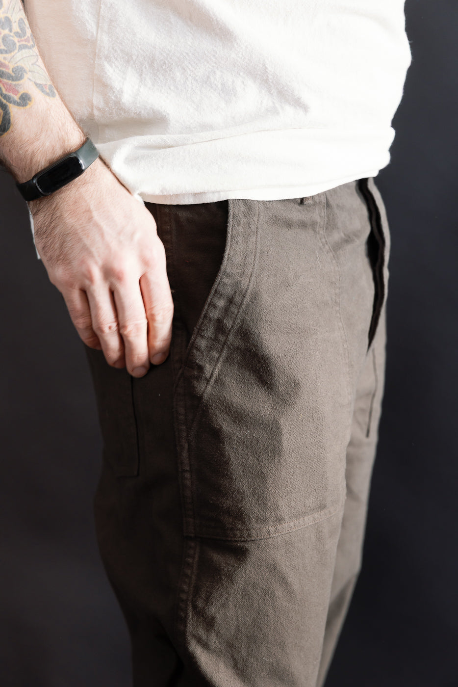 Close-up side view of men's Orslow brown brushed flannel fatigue pants pocket on model, 5'9